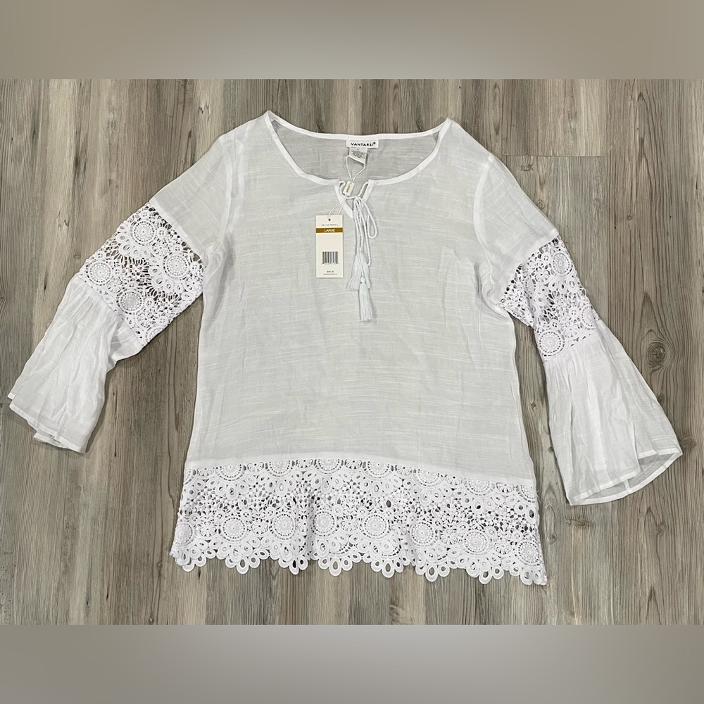 NWT - L Vantarsi white top with lace sleeved
